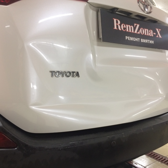Автомобиль Toyota Rav4 